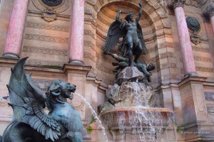 Fountain Place Saint-Michel © Felipe Adan Lerma