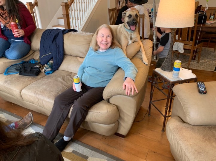 Sheila and our hosts' dog being pals Feb 2022 ©Felipe Adan Lerma