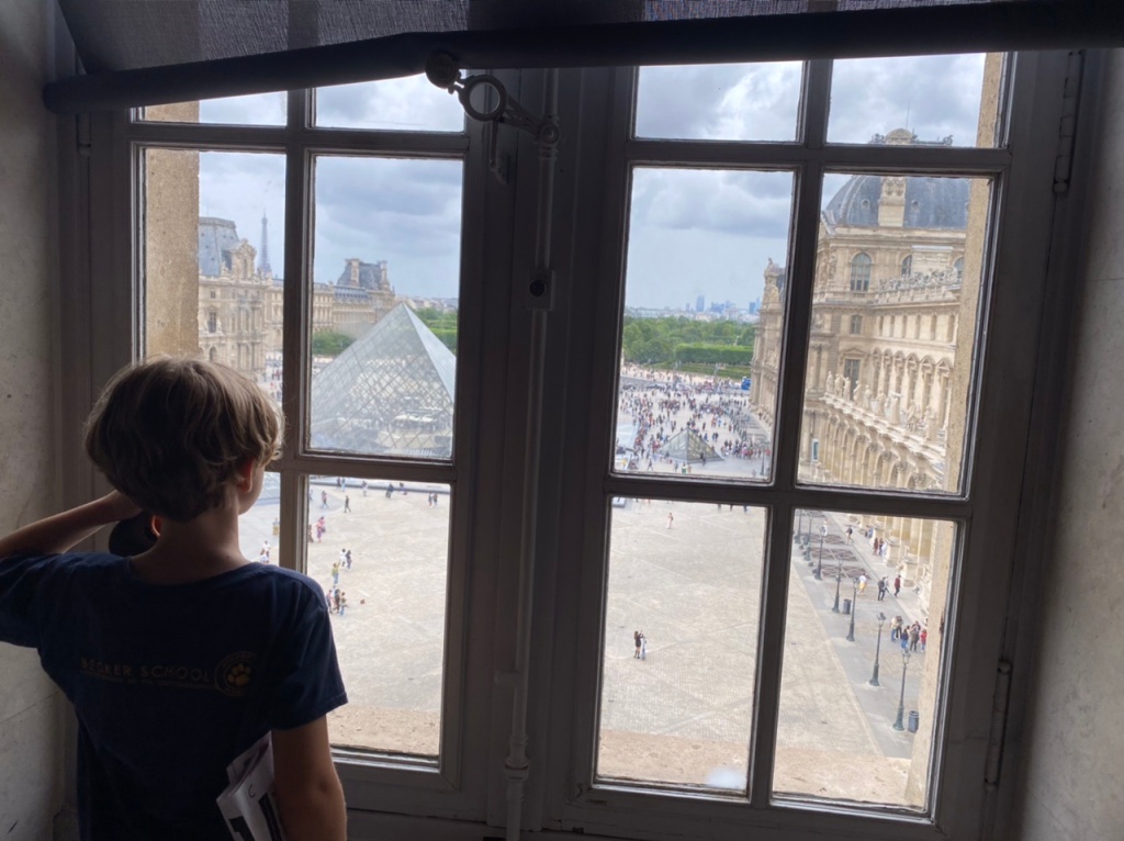 June 26, 2022 – Sending Me Memories : A Grandchild in #Paris