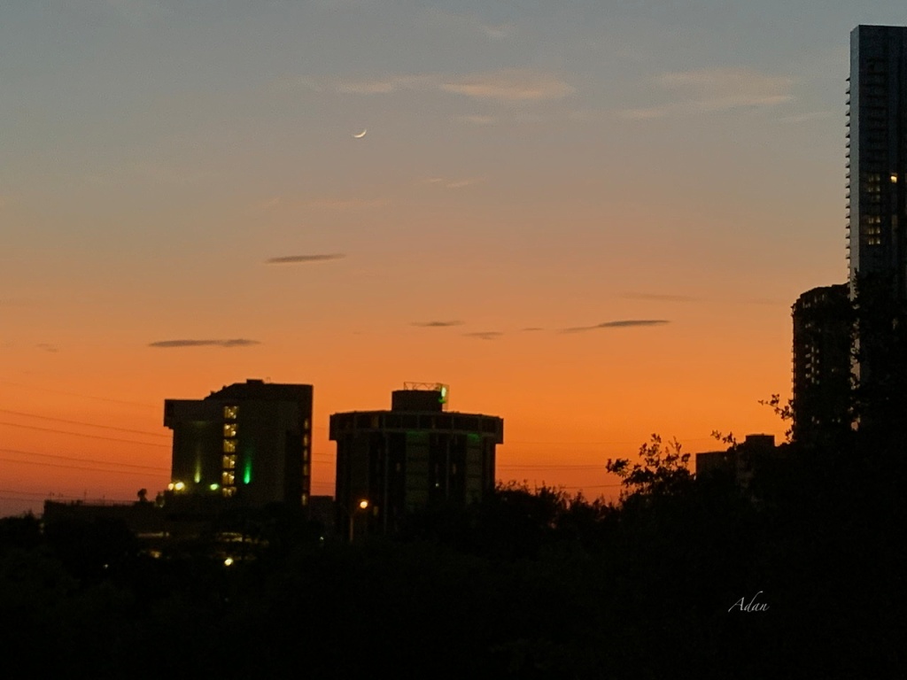 July 02, 2022 – #CrescentMoon at Sunset, Austin Texas